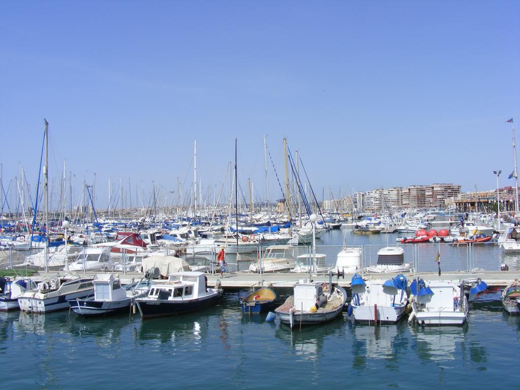 Apartamento Berry Playa Naufragos Torrevieja Buitenkant foto