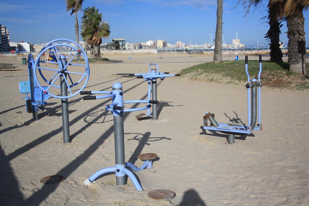 Apartamento Berry Playa Naufragos Torrevieja Buitenkant foto